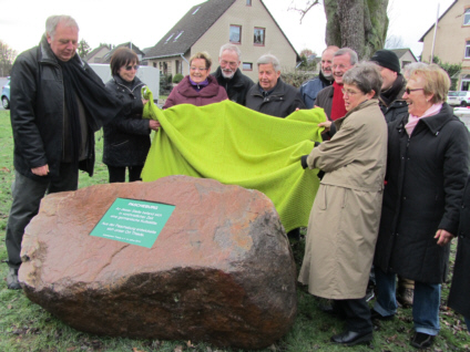 Enthüllung des Hinweissteines